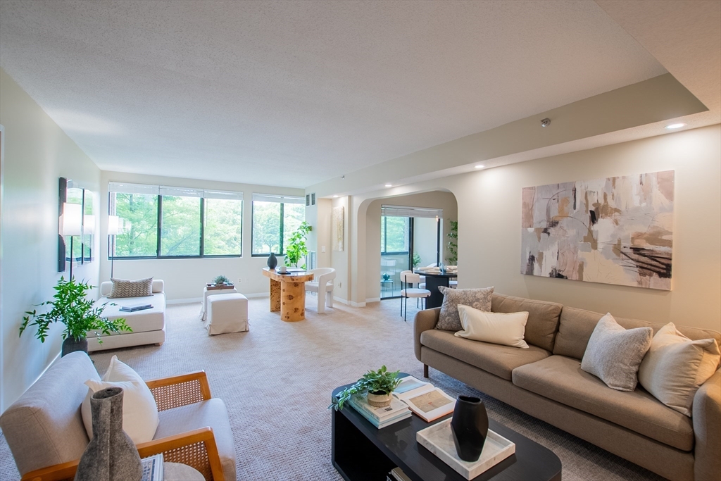 250 Hammond Pond Pkwy 306N