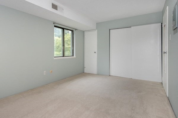 14 Village Green Lane 7
