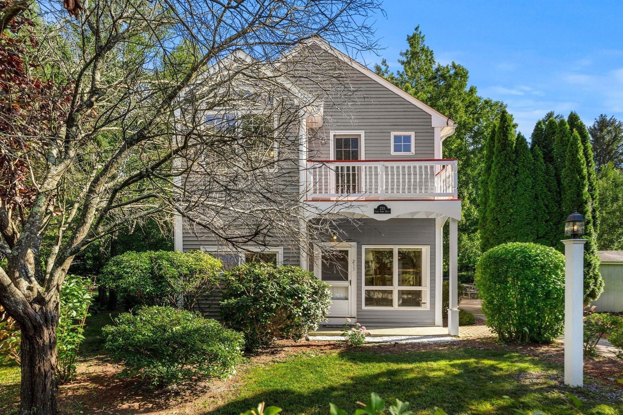 233 Lakeshore Dr