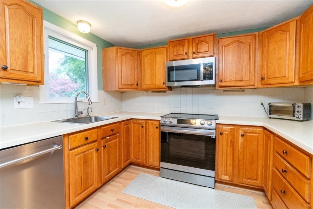 96 Crestwood Ln, Marlborough, MA Photo #6