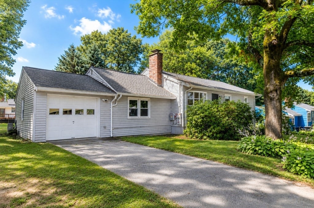 Photo of 96 Crestwood Ln, Marlborough, MA