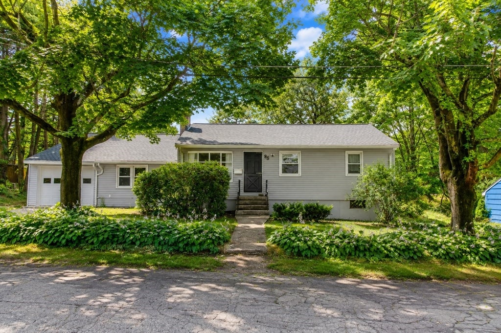96 Crestwood Ln, Marlborough, MA Photo #2
