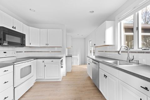 Photo of 29-31 Fenwick St #2, Somerville, MA 02145 (MLS # 73458756)