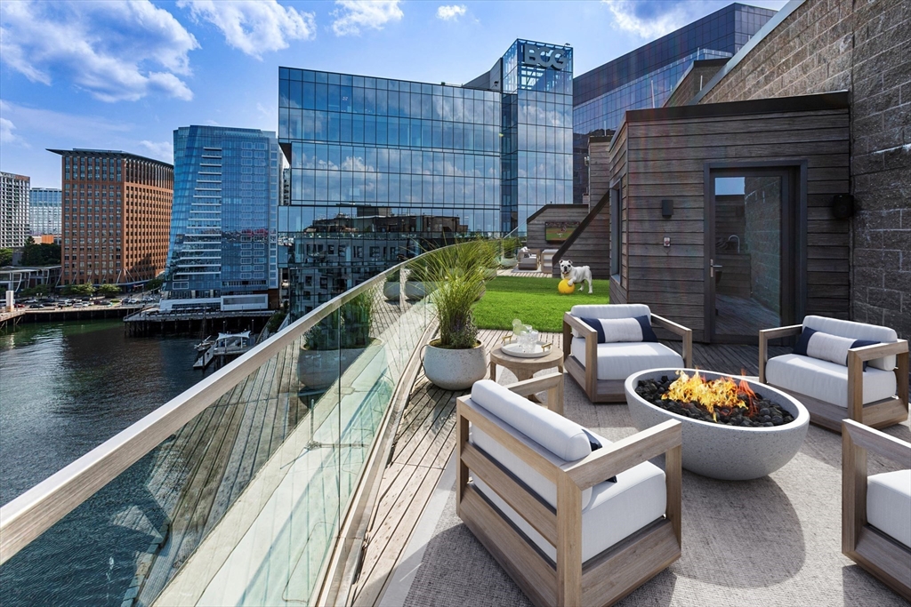 300 Pier 4 Blvd PHJ