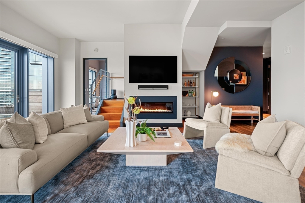 300 Pier 4 Blvd PHJ