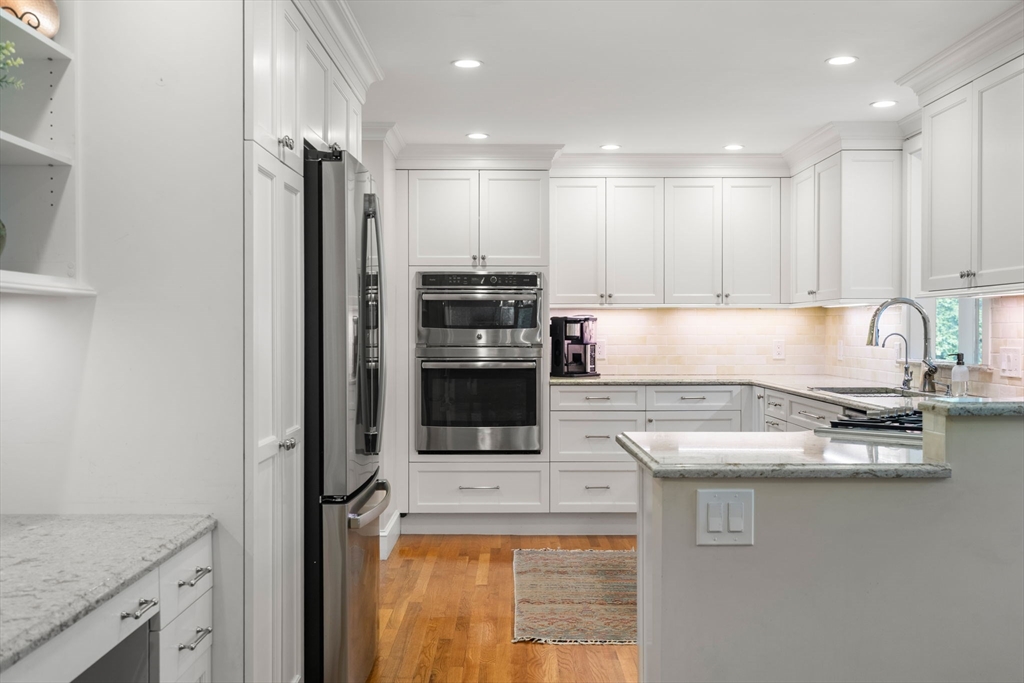 28 Brooks RD, Wayland, MA Photo #9