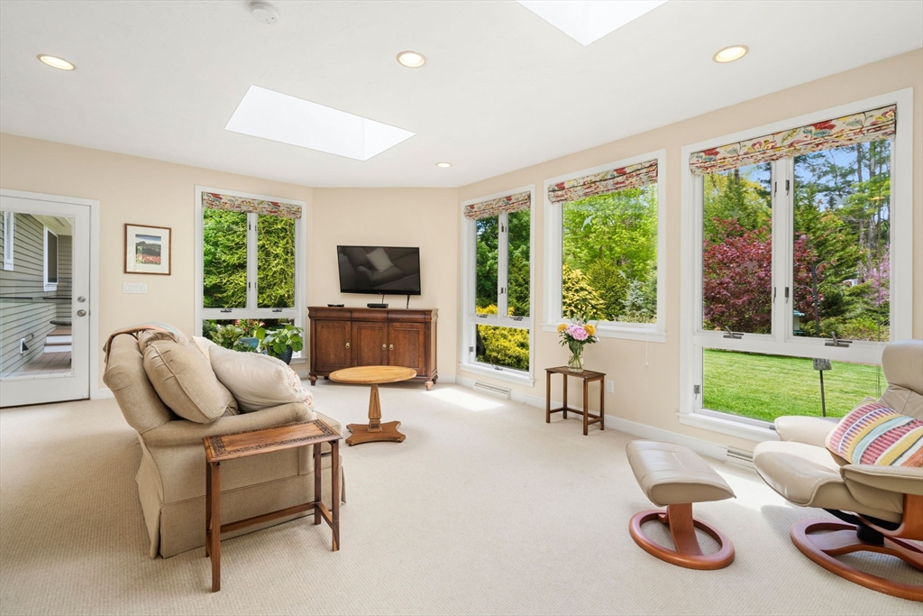 28 Brooks RD, Wayland, MA Photo #15