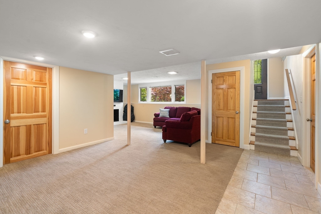 28 Brooks RD, Wayland, MA Photo #32