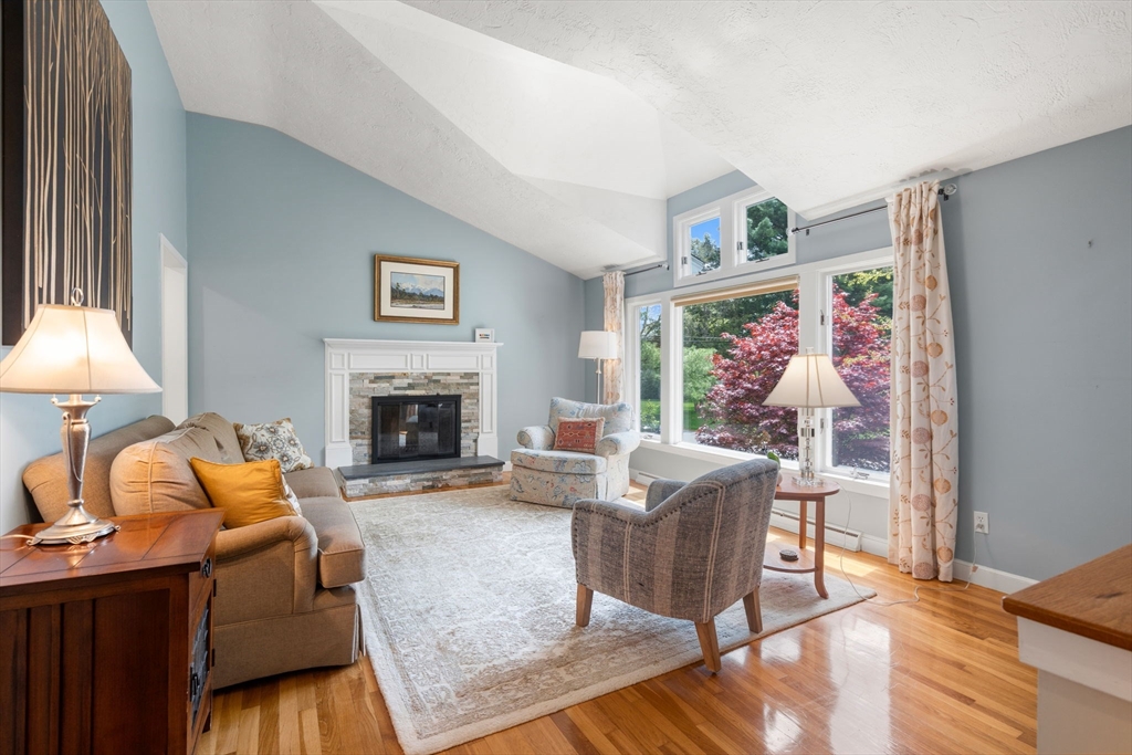28 Brooks RD, Wayland, MA Photo #5