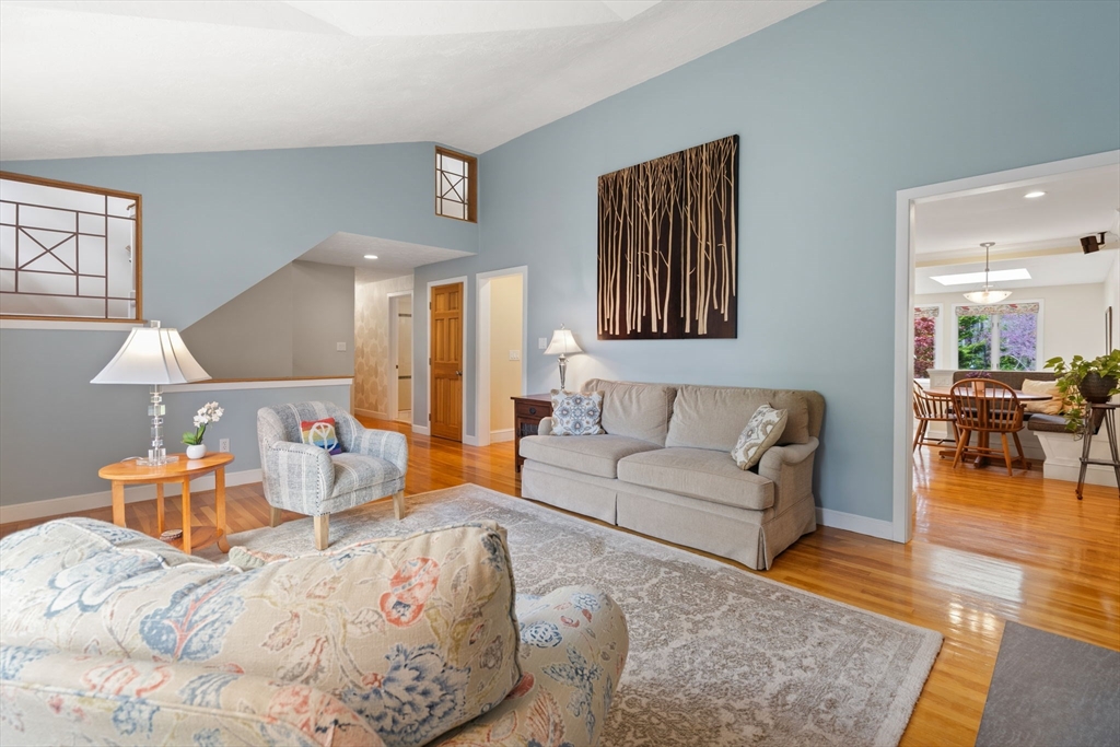 28 Brooks RD, Wayland, MA Photo #8
