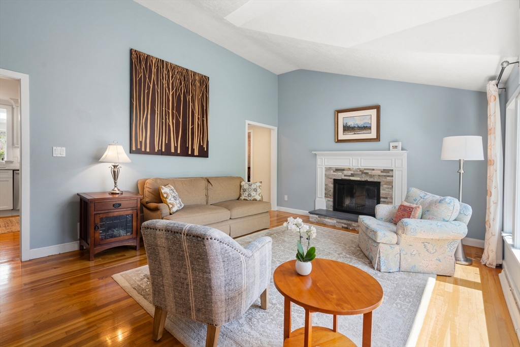 28 Brooks RD, Wayland, MA Photo #6