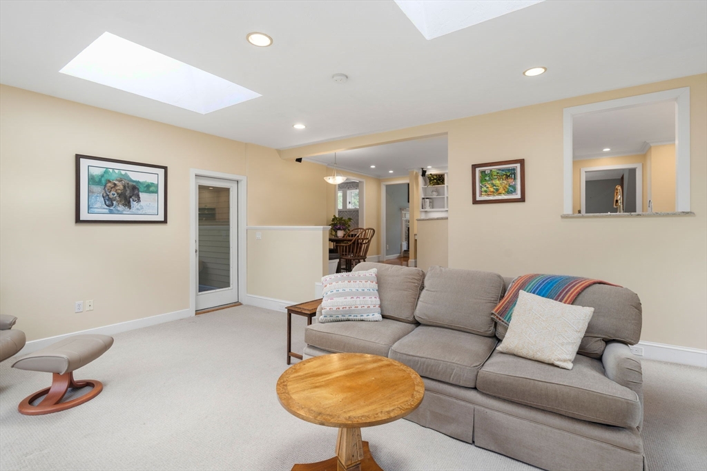 28 Brooks RD, Wayland, MA Photo #17