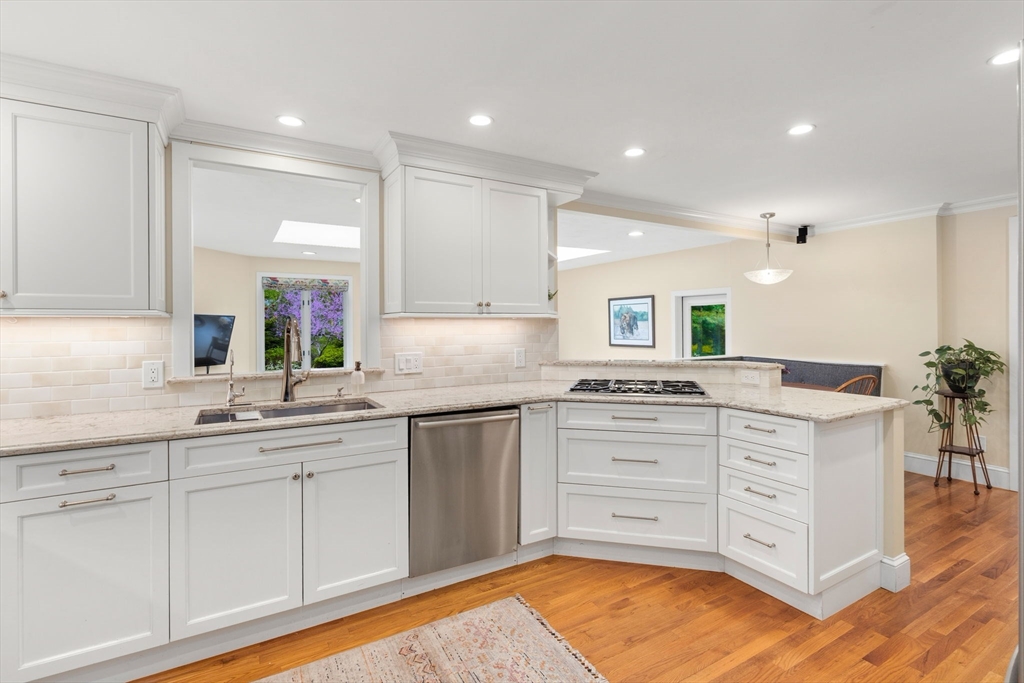 28 Brooks RD, Wayland, MA Photo #11