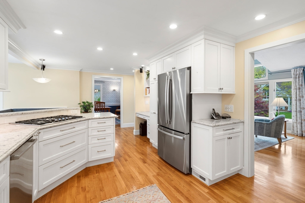 28 Brooks RD, Wayland, MA Photo #12