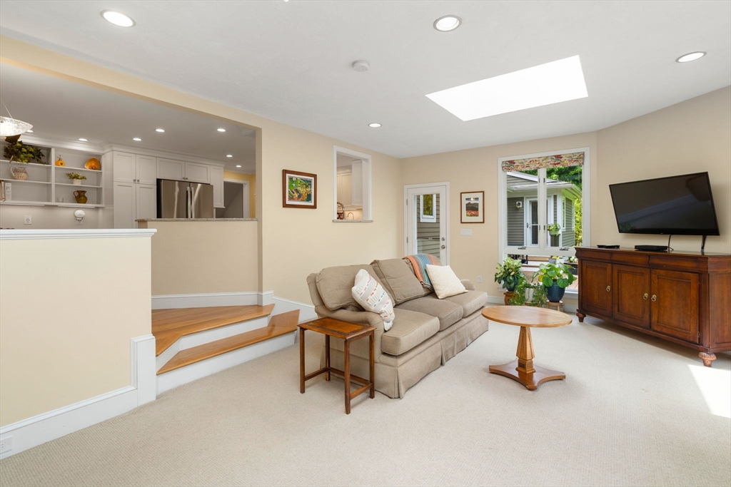 28 Brooks RD, Wayland, MA Photo #16