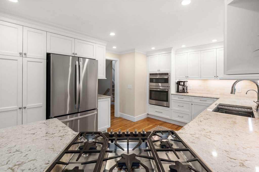 28 Brooks RD, Wayland, MA Photo #10