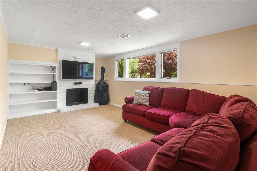 28 Brooks RD, Wayland, MA Photo #34