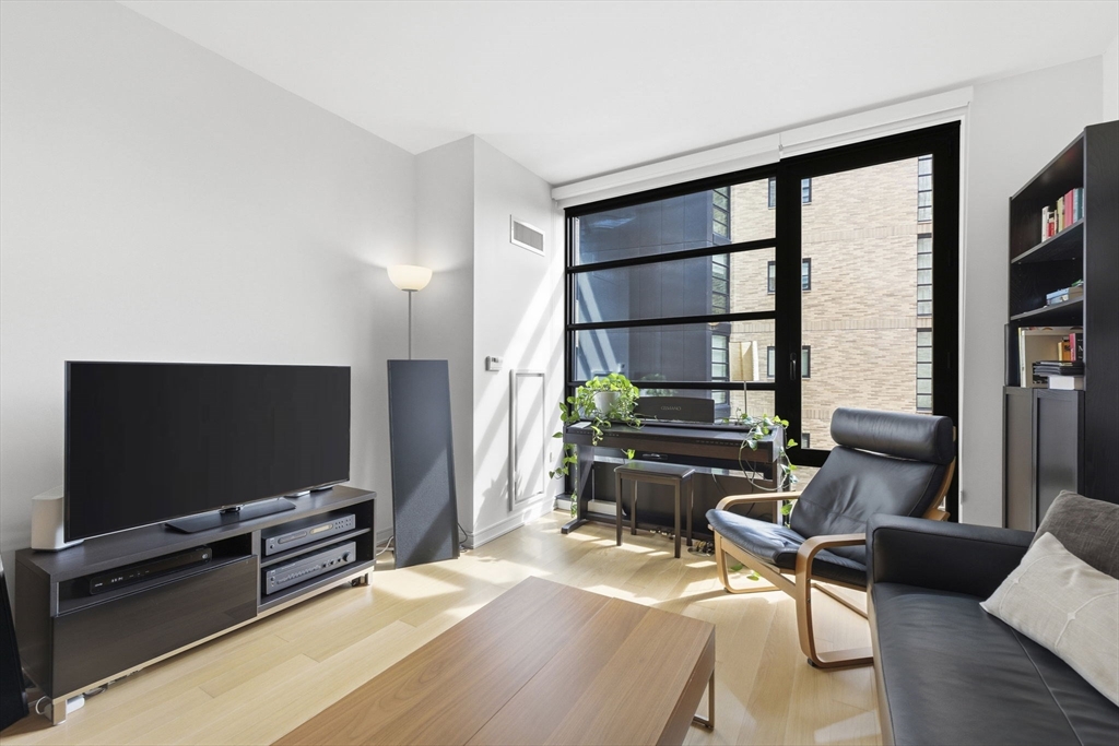 580 Washington St 1014