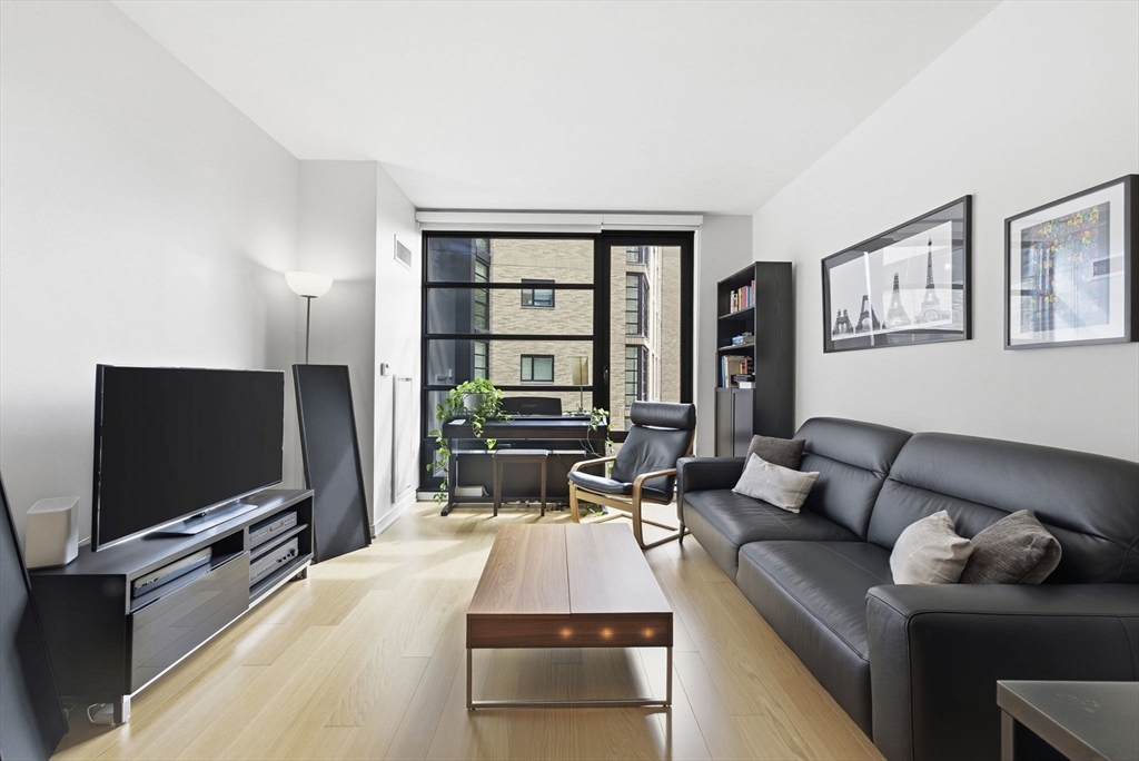 580 Washington St 1014