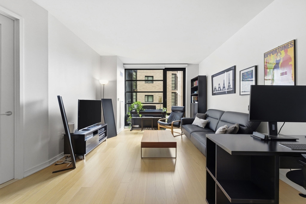 580 Washington St 1014