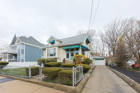 6 Magoun Ave, Medford, MA 02155 - MLS#: 73357777