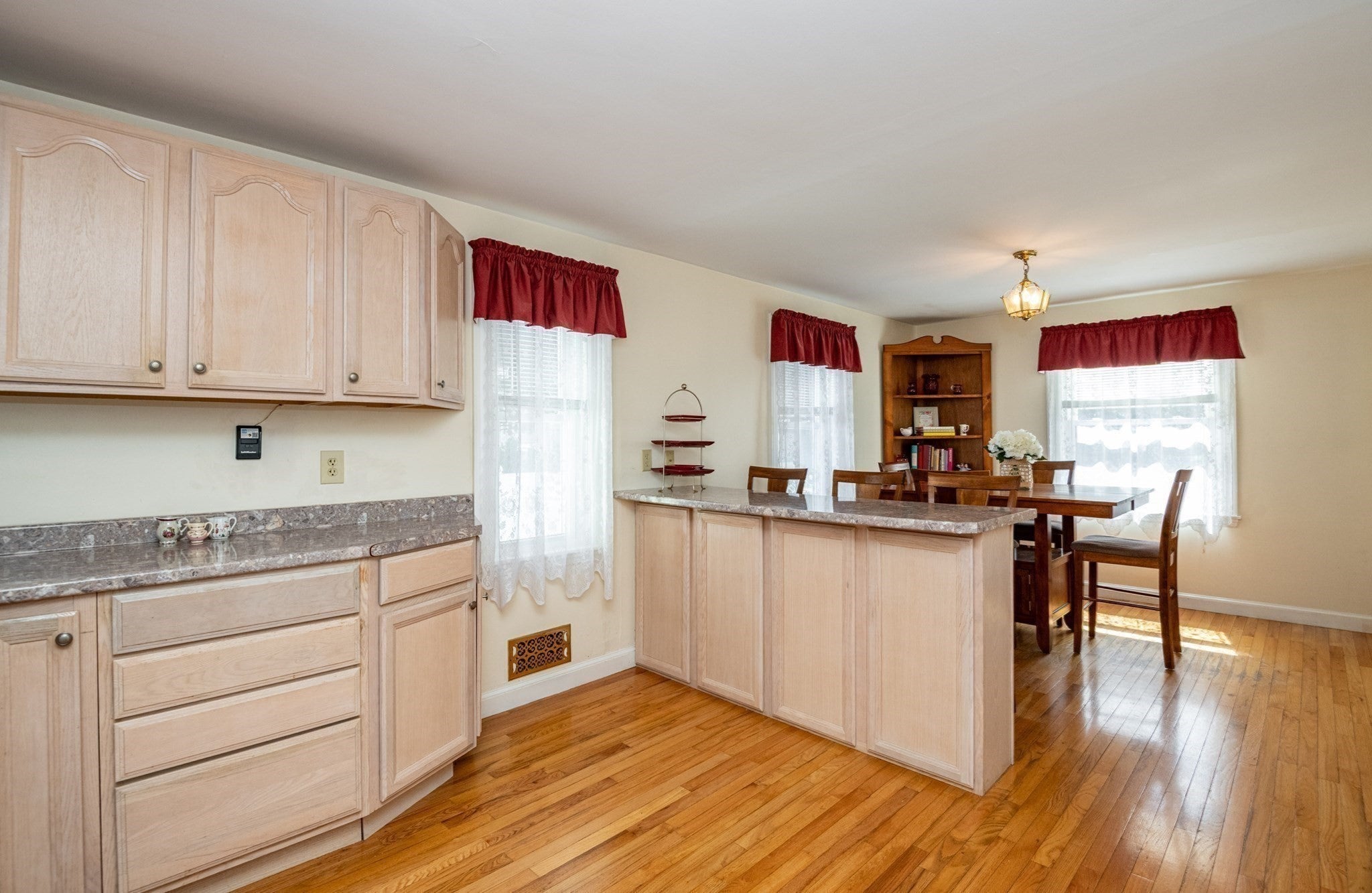 31 Eustis St, Saugus, MA, 31 Eustis St, Saugus, MA Photo #18