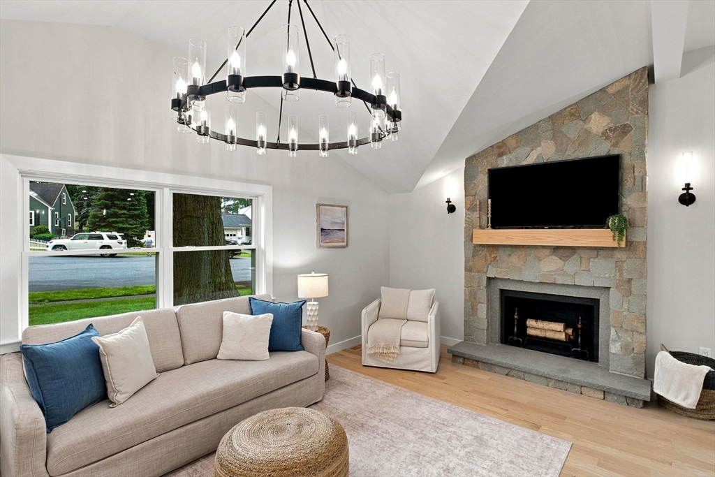 12 Burley Farm Rd