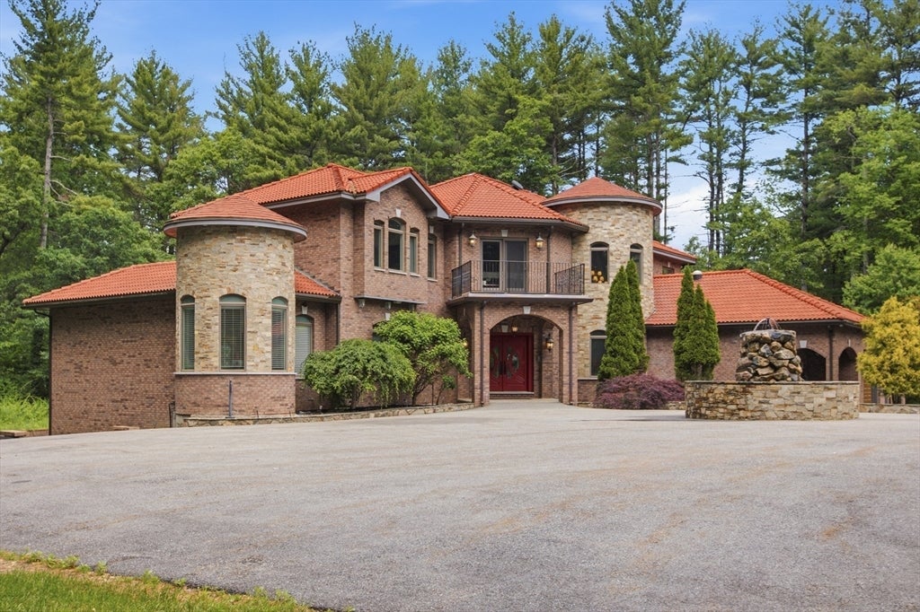 8 Janice Ave