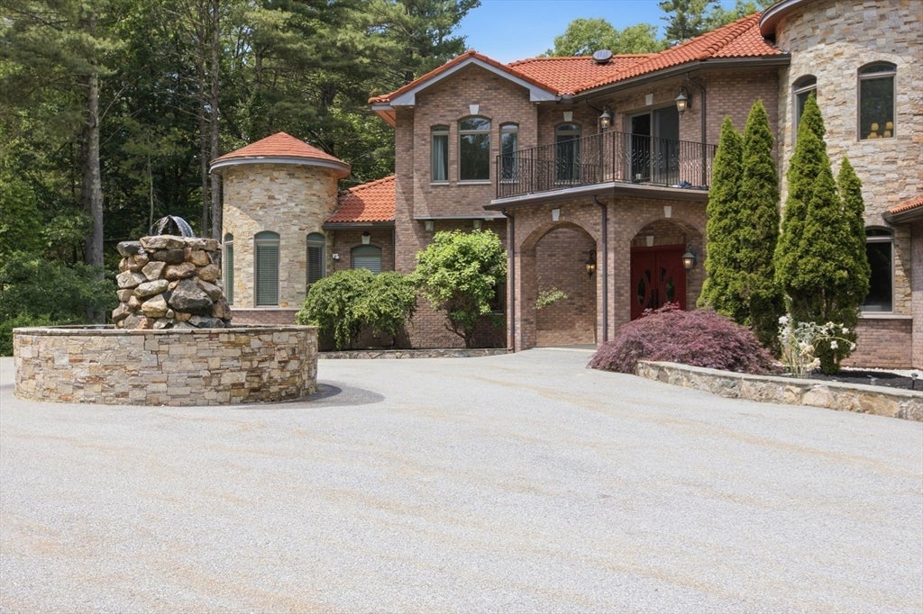 8 Janice Ave