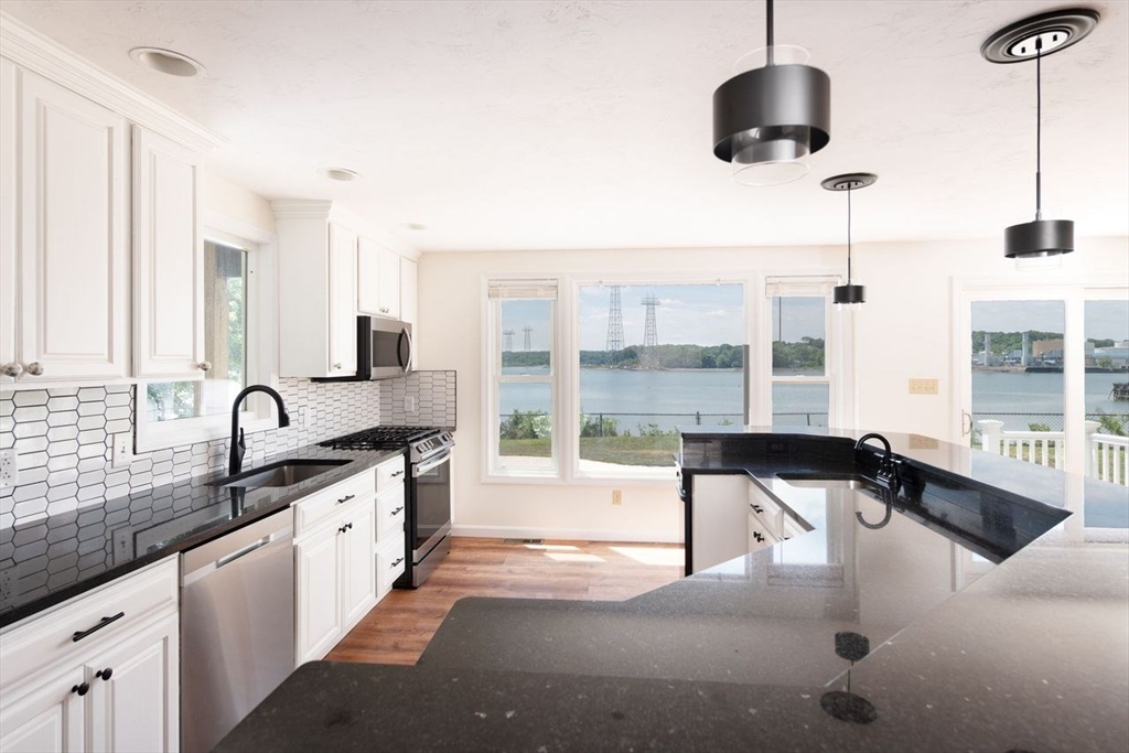 72 Bluff Rd