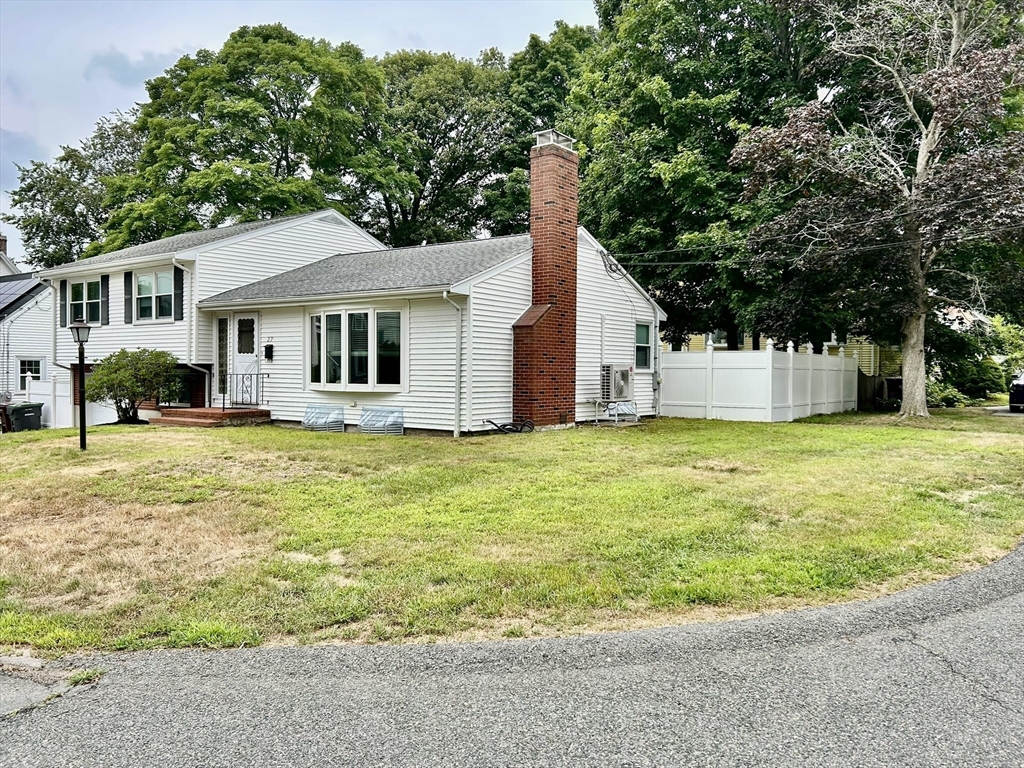 27 Eleanor St