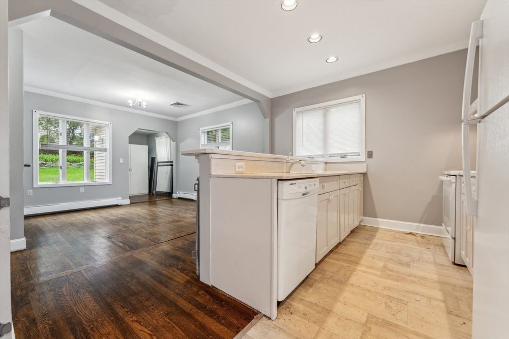 328 E Main St