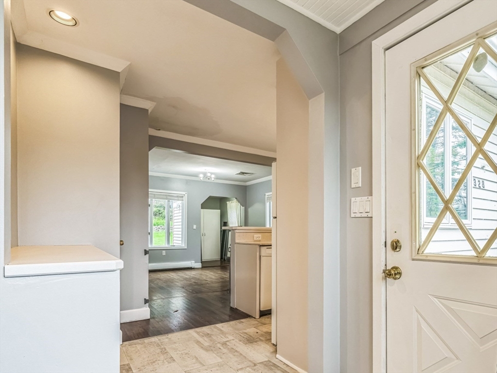 328 E Main St