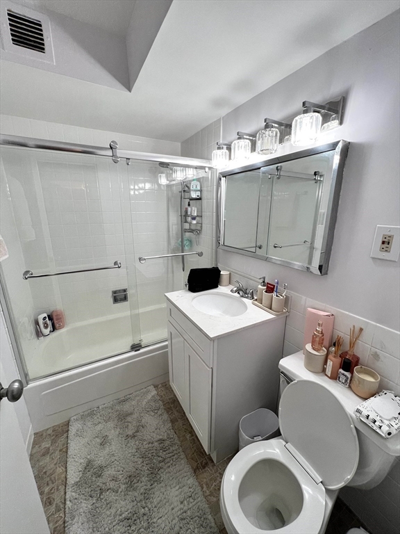 566 Commonwealth 501