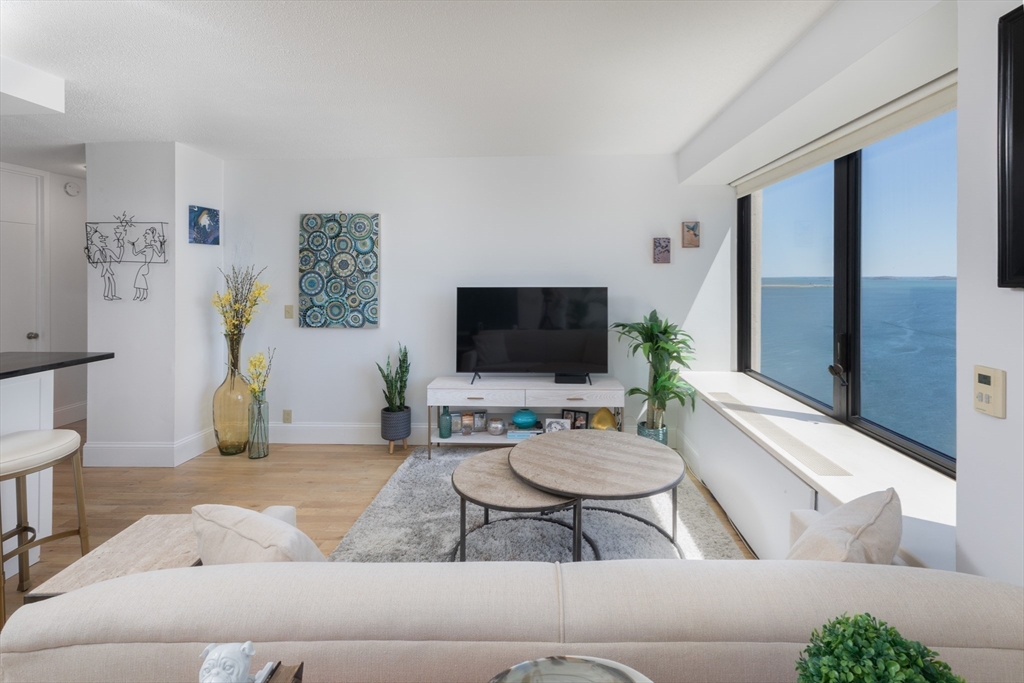 85 East India Row 25E