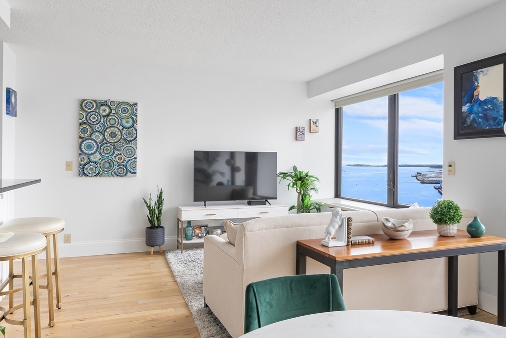85 East India Row 25E