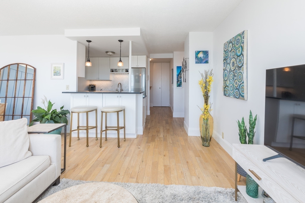 85 East India Row 25E