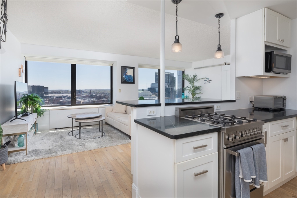85 East India Row 25E