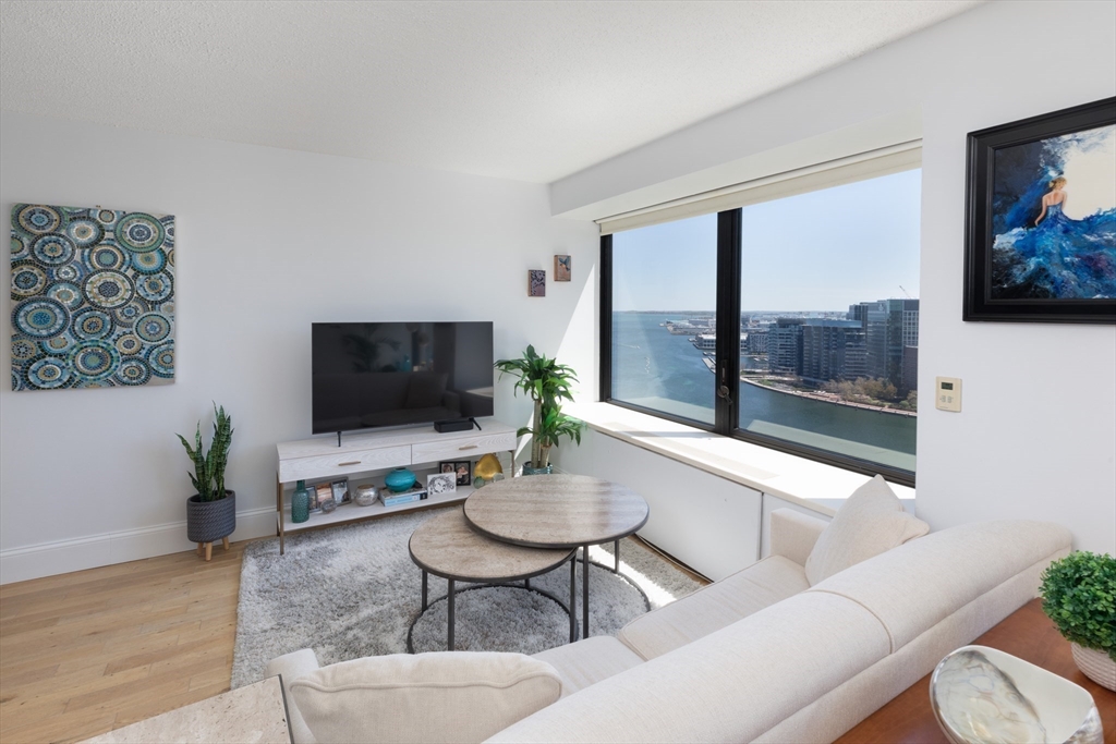 85 East India Row 25E