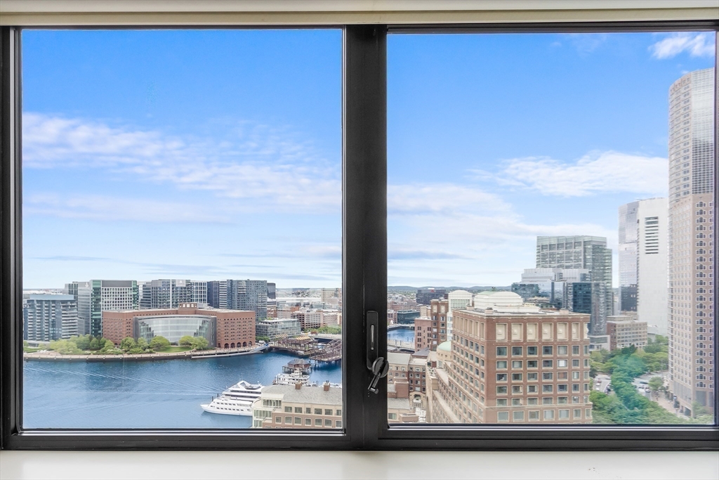 85 East India Row 25E