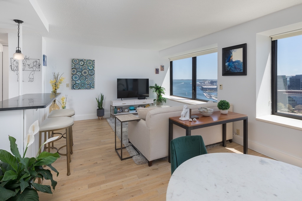 85 East India Row 25E