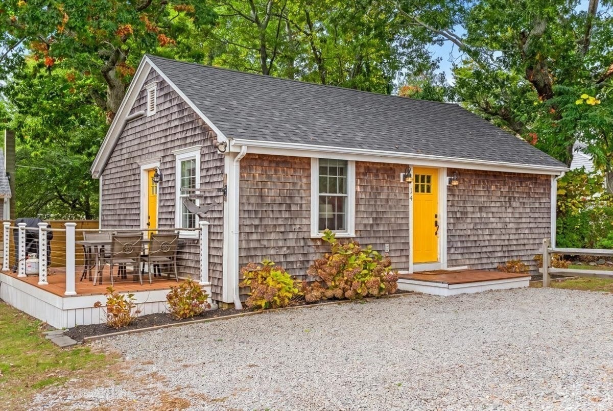14 Sullivan Ave, Plymouth, MA Photo #1
