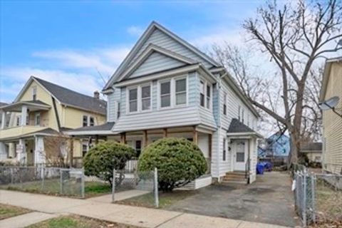 Photo of 124-126 Westford Cir, Springfield, MA 01109 (MLS # 73486694)