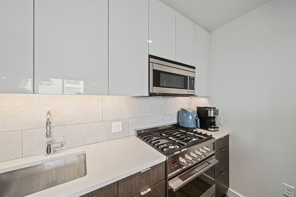 375 Canal St. 1109