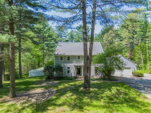 63 Larkspur Dr Amherst MA 01002
