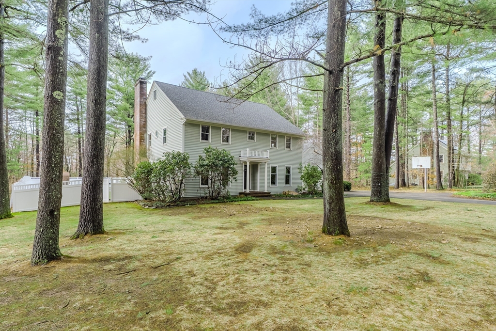 63 Larkspur Dr