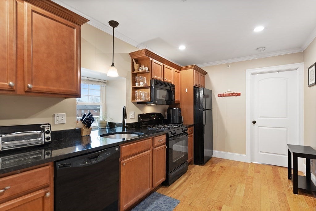 75 Pine St #31, Waltham, MA, 75 Pine St #31, Waltham, MA Photo #6