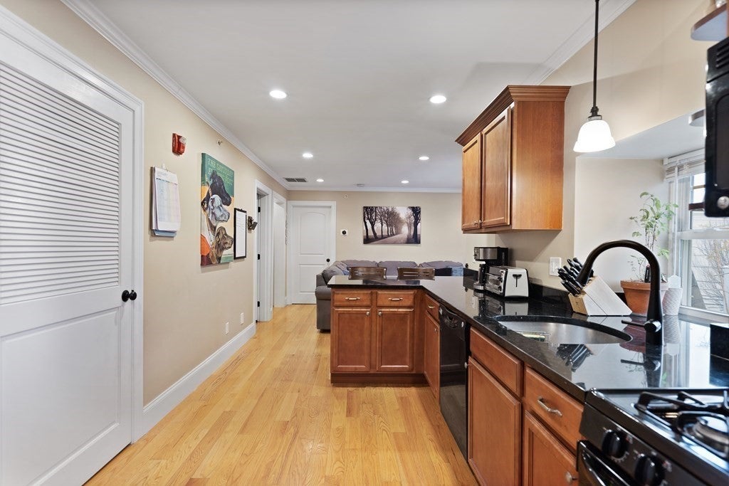 75 Pine St #31, Waltham, MA, 75 Pine St #31, Waltham, MA Photo #7