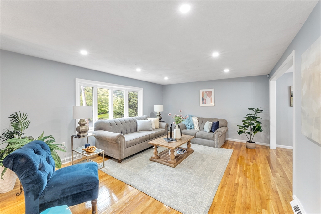 61 Cynthia Rd
