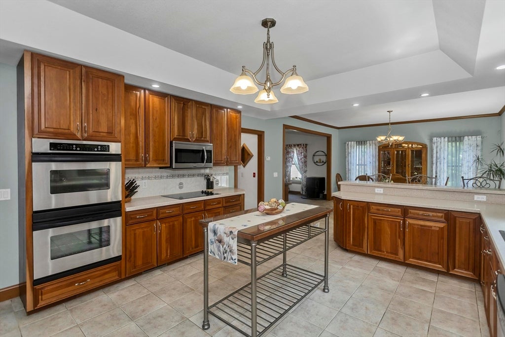 27 Landing Dr, Chicopee, MA, 27 Landing Dr, Chicopee, MA Photo #5